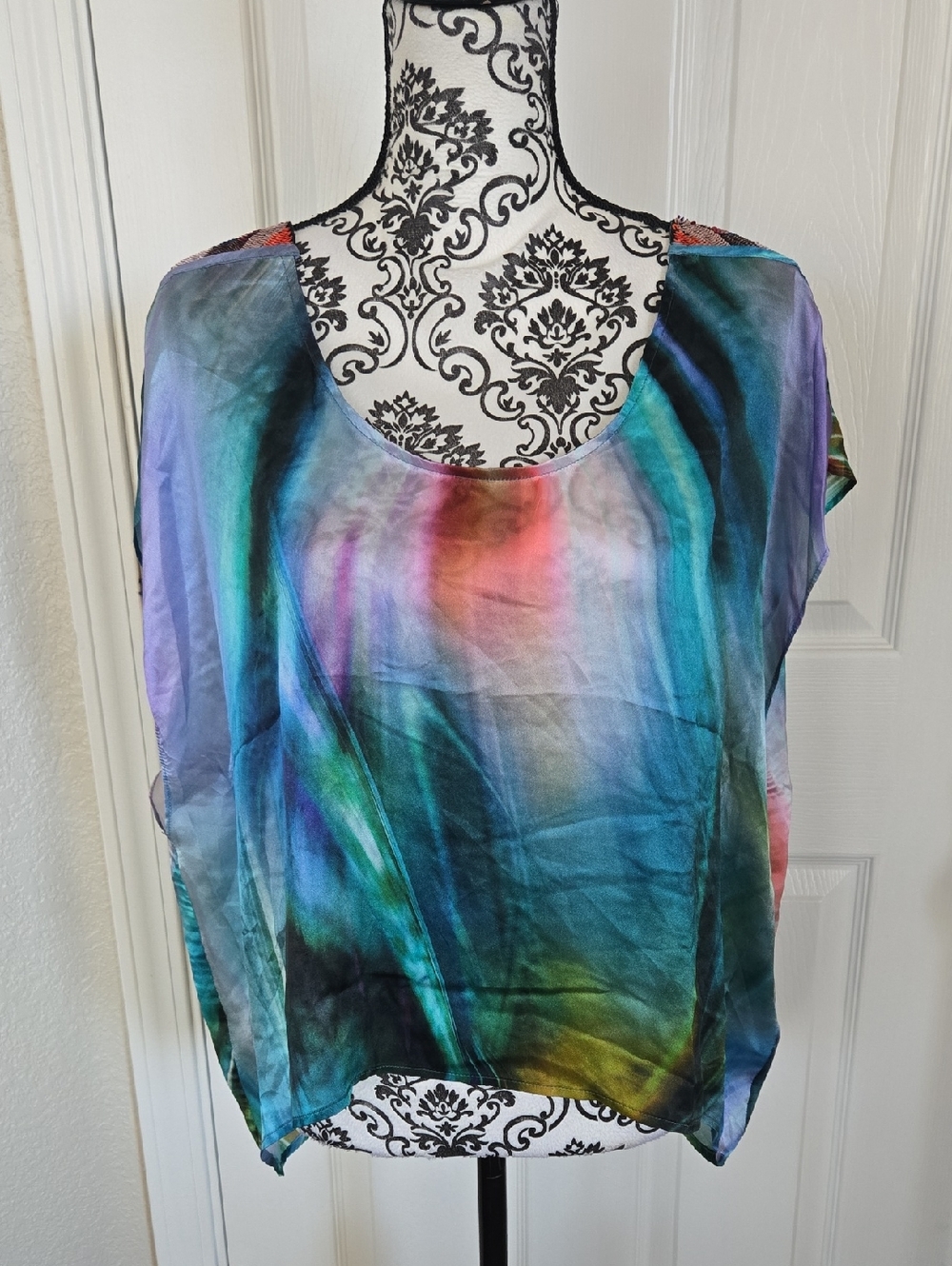 Women's Multicolor Scoop-Neck Blouse - Vibrant Blue/Teal Print